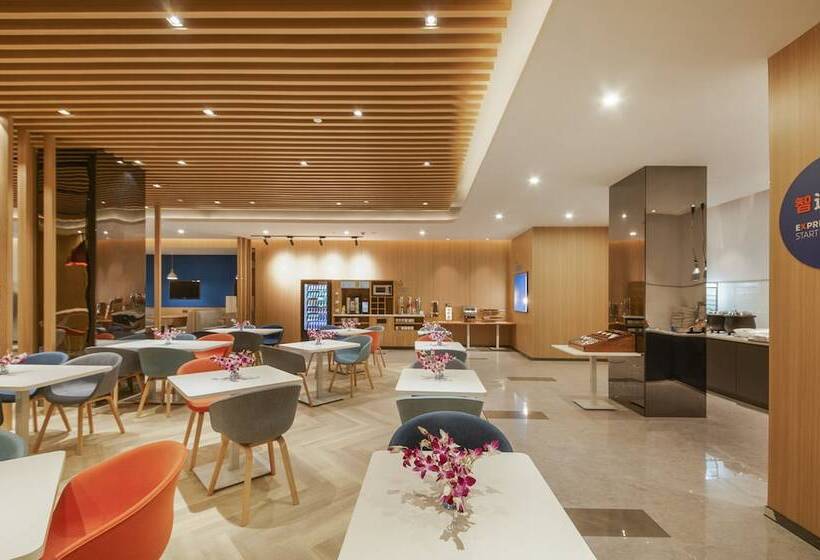 호텔 Holiday Inn Express Shanghai Xuhui Binjiang By Ihg
