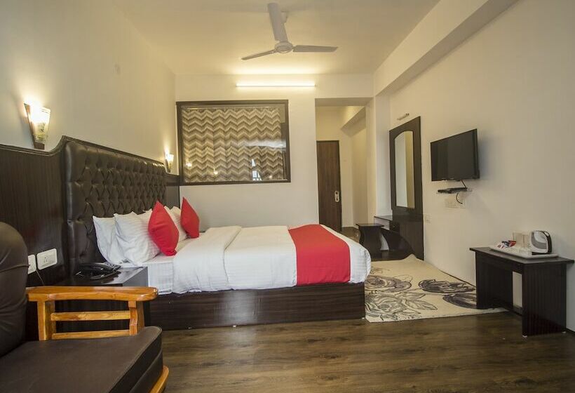 ホテル Oyo 16637 Tiara Regency