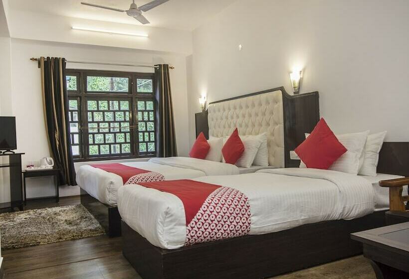 ホテル Oyo 16637 Tiara Regency