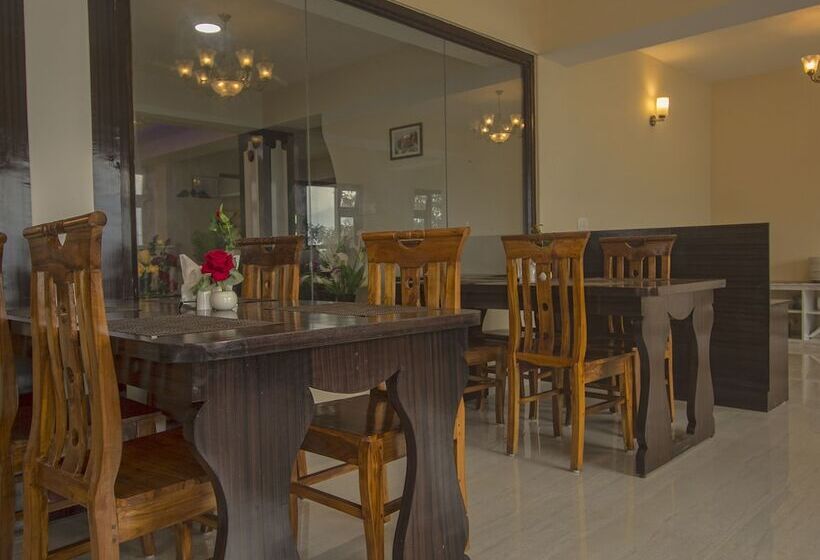 ホテル Oyo 16637 Tiara Regency