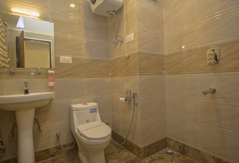 ホテル Oyo 16637 Tiara Regency