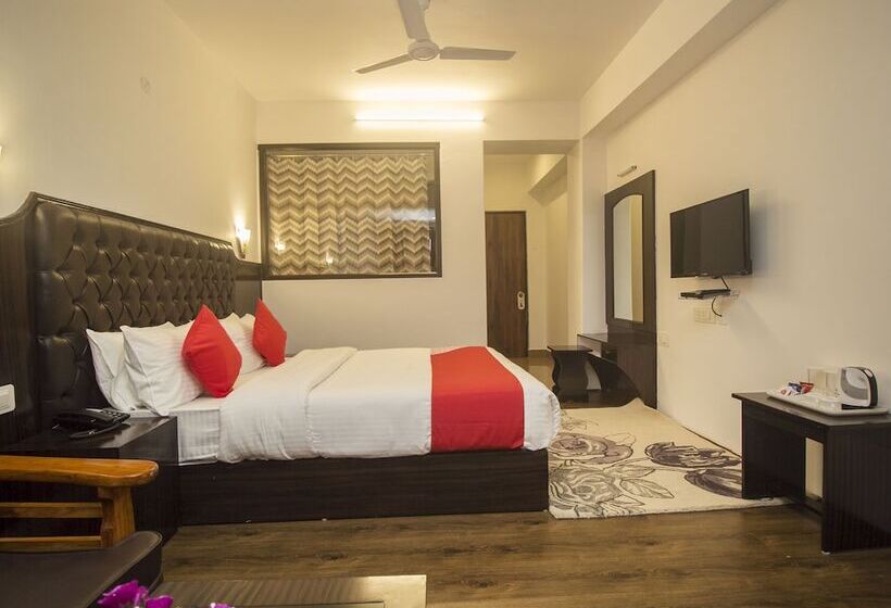 ホテル Oyo 16637 Tiara Regency