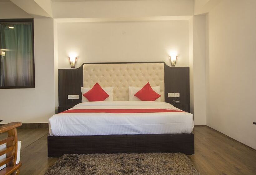 ホテル Oyo 16637 Tiara Regency