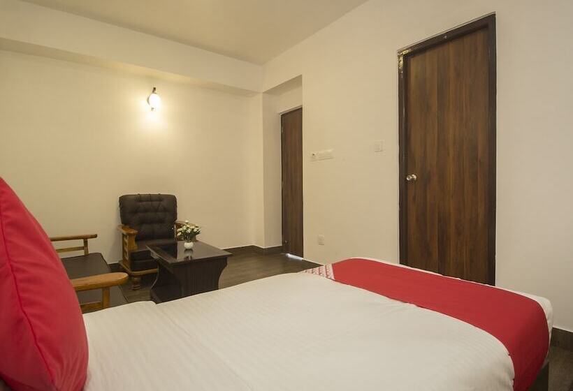 ホテル Oyo 16637 Tiara Regency