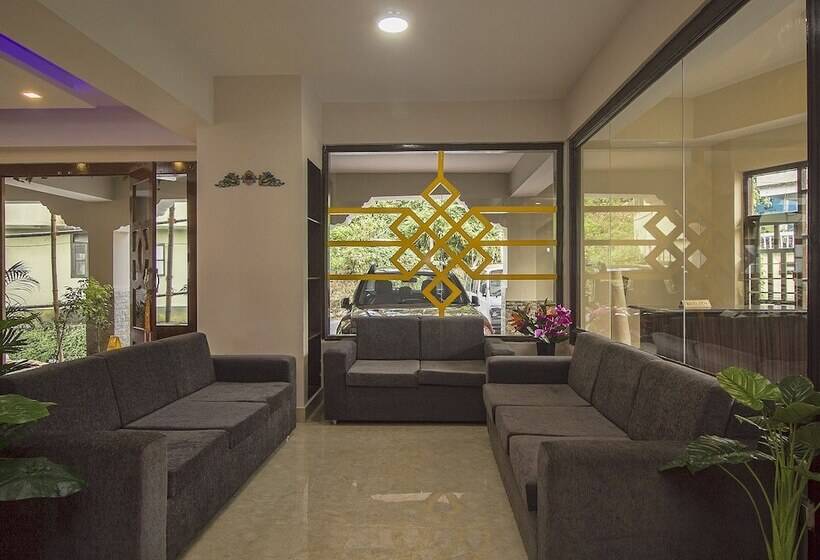 ホテル Oyo 16637 Tiara Regency