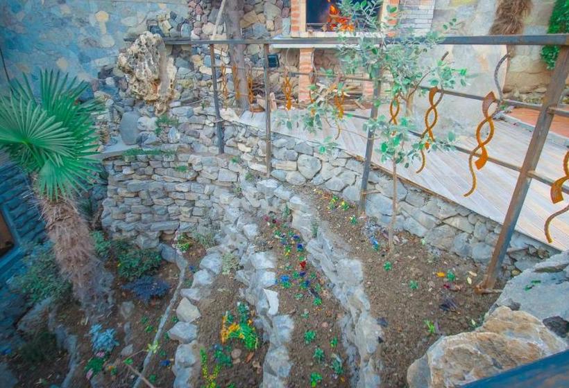 هتل Wine Symphony Boutique