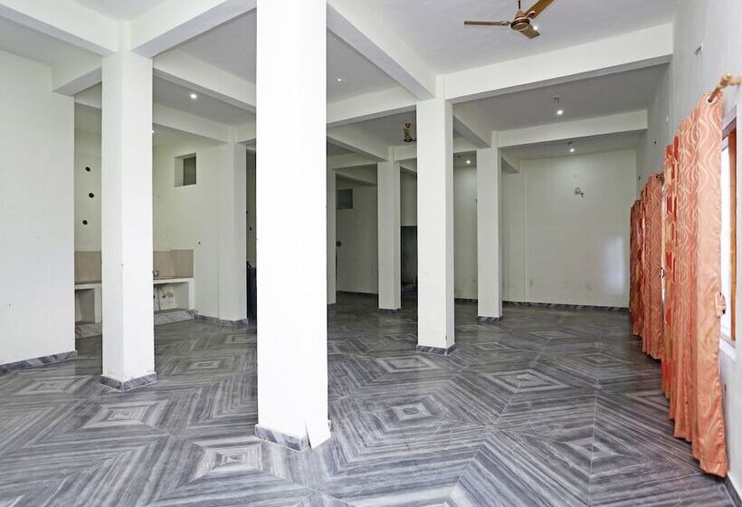 Oyo 19638 Hotel Jay Continental