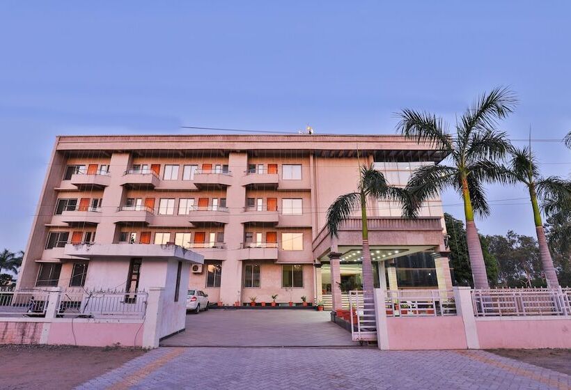 Oyo 23180 Patel Ni Motel