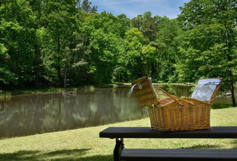 Pleasanton Courtyard Bed And Breakfast