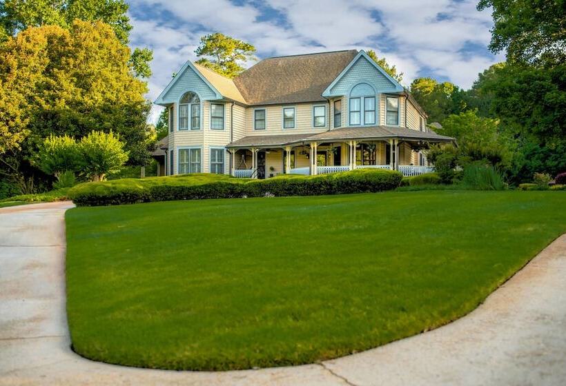 Pleasanton Courtyard Bed And Breakfast