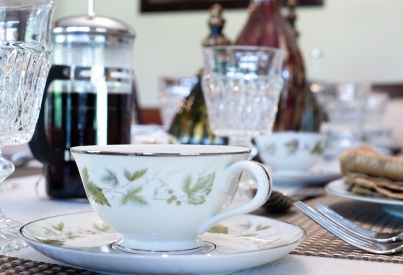 Pleasanton Courtyard Bed And Breakfast