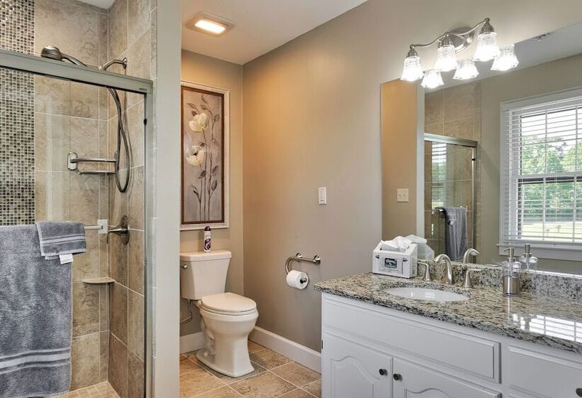 Pleasanton Courtyard Bed And Breakfast