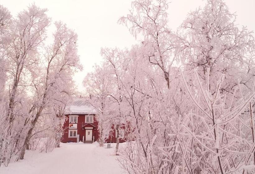 Abisko Net Hostel & Huskies