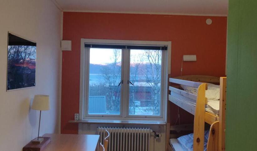 Abisko Net Hostel & Huskies