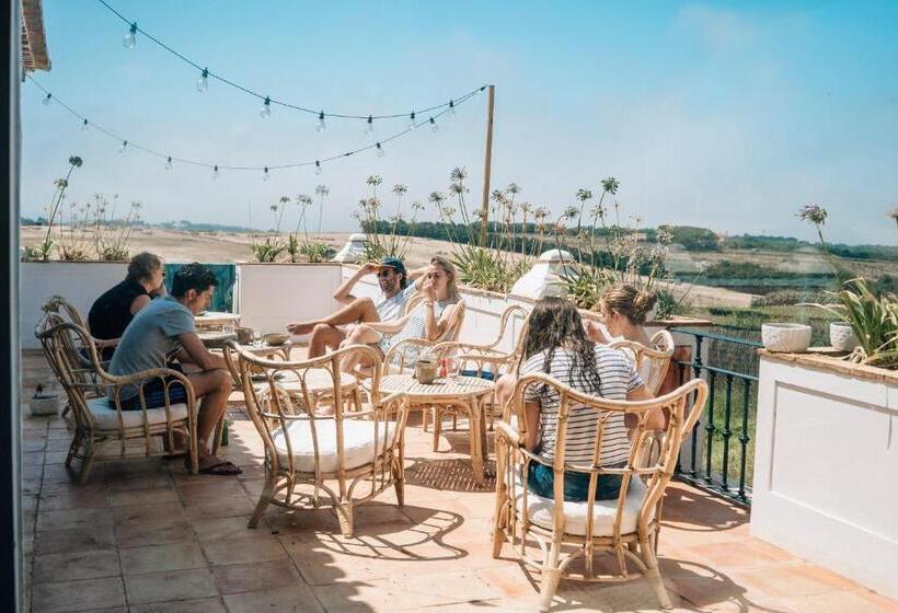 تختخواب و صبحانه Dreamsea Surf Guest House