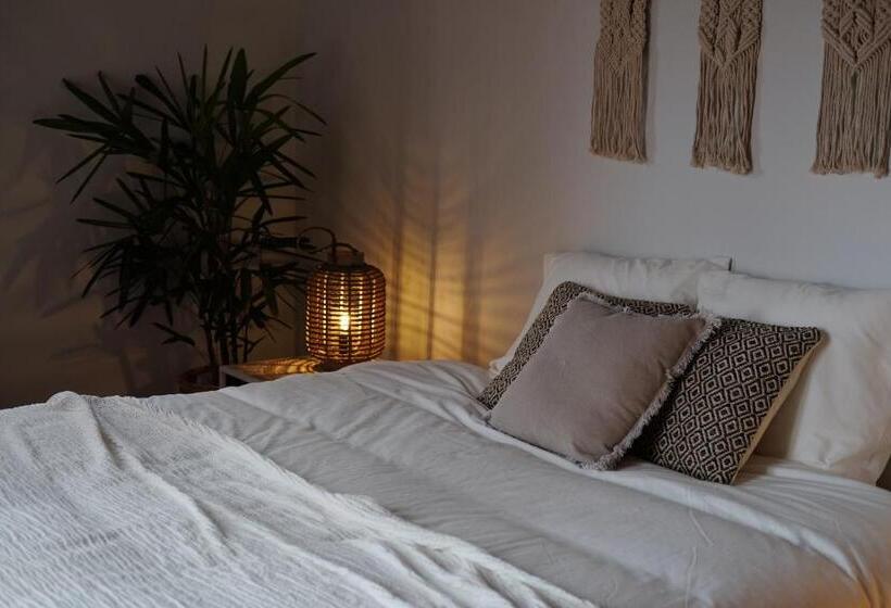 تختخواب و صبحانه Dreamsea Surf Guest House