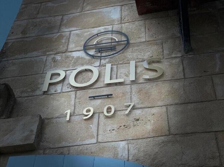 تختخواب و صبحانه Polis 1907 By Louis Hotels