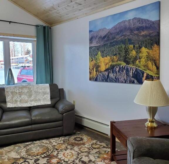 فندق Alaska Country Inn