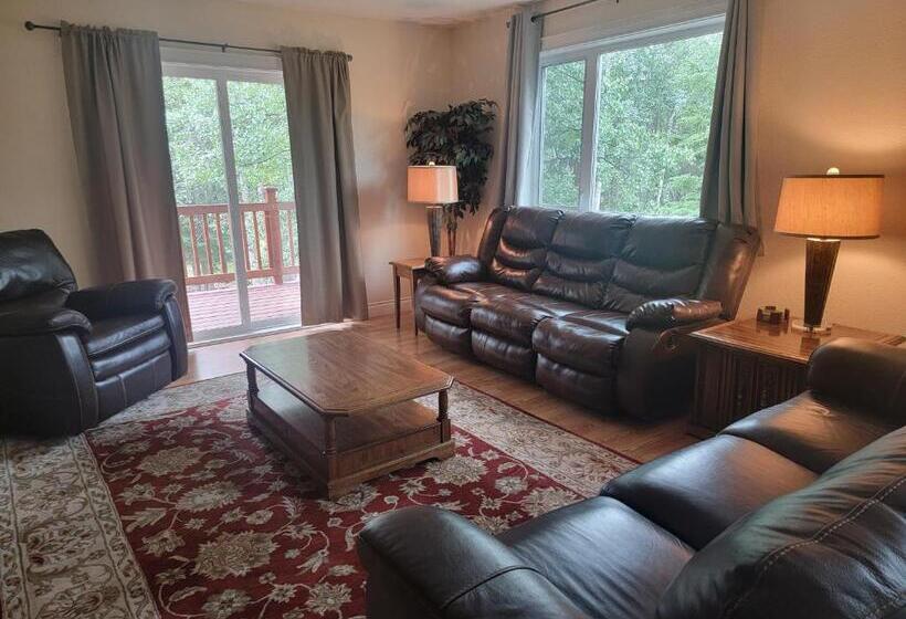 فندق Alaska Country Inn