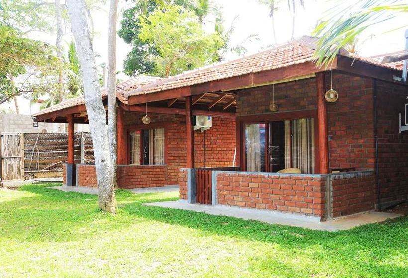 Отель Click Hiriketiya