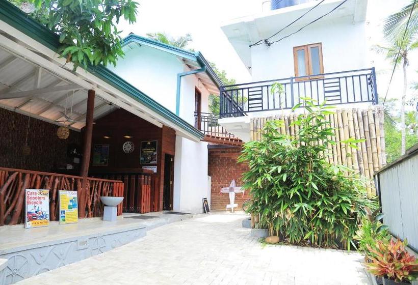 Отель Click Hiriketiya