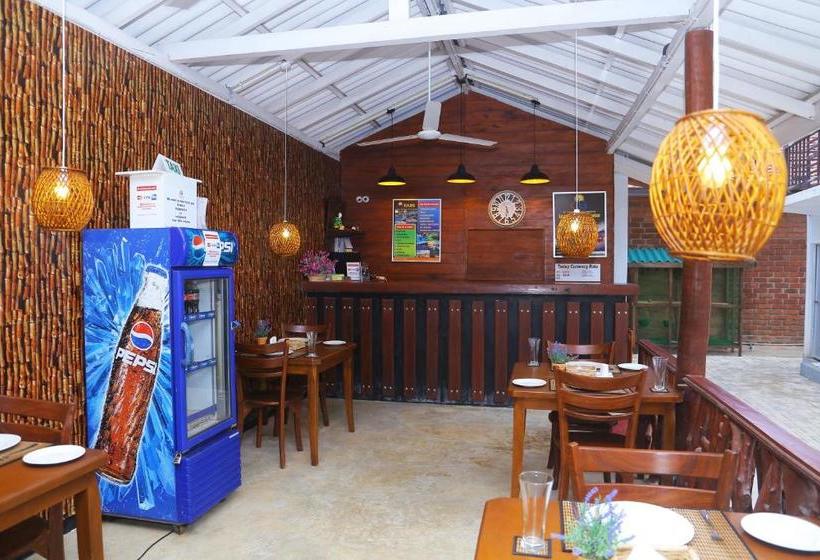 Отель Click Hiriketiya