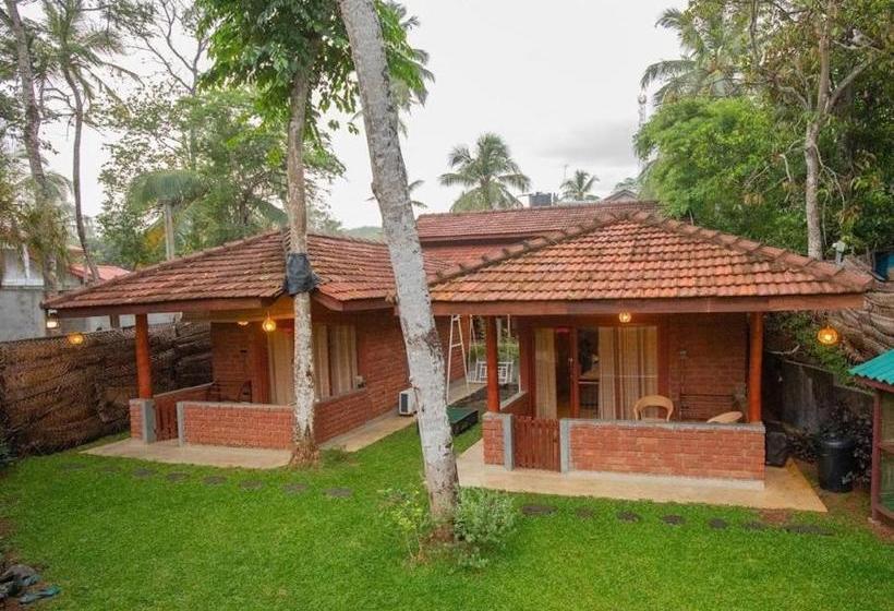 Отель Click Hiriketiya