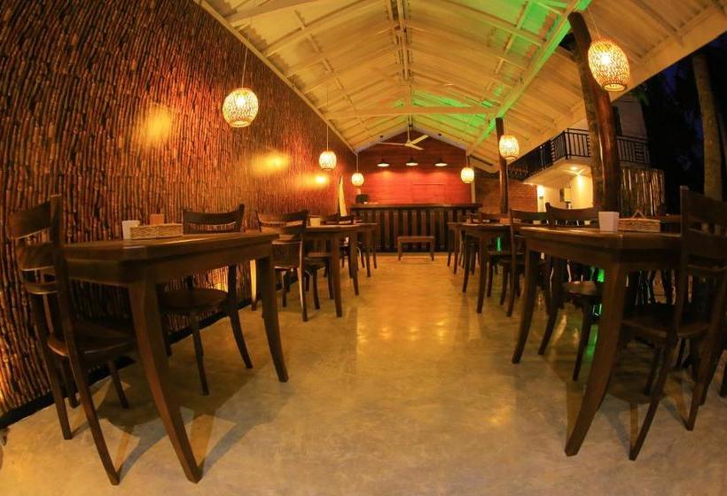 Отель Click Hiriketiya