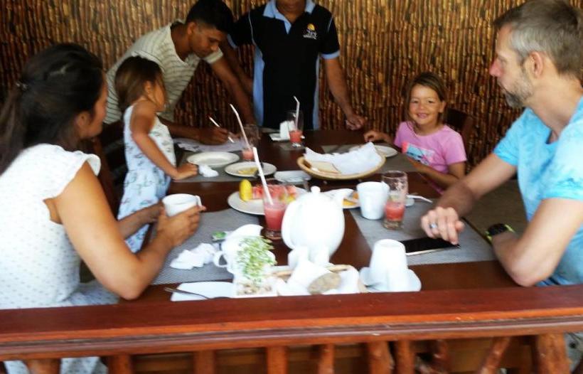 Отель Click Hiriketiya