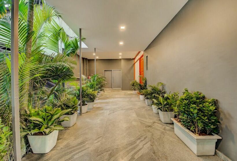 בית מלון כפרי Oyo Townhouse 073 Swargate