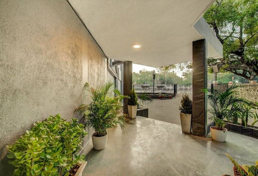 בית מלון כפרי Oyo Townhouse 073 Swargate