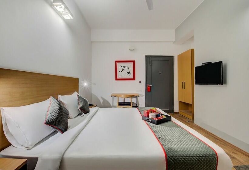 בית מלון כפרי Oyo Townhouse 073 Swargate