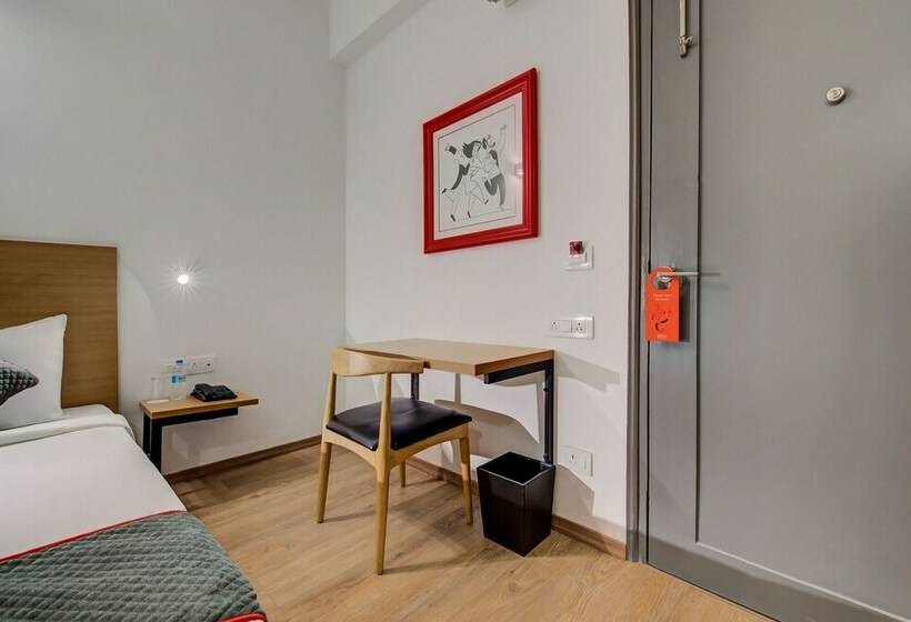 בית מלון כפרי Oyo Townhouse 073 Swargate