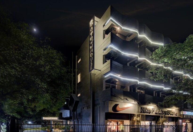 בית מלון כפרי Oyo Townhouse 073 Swargate