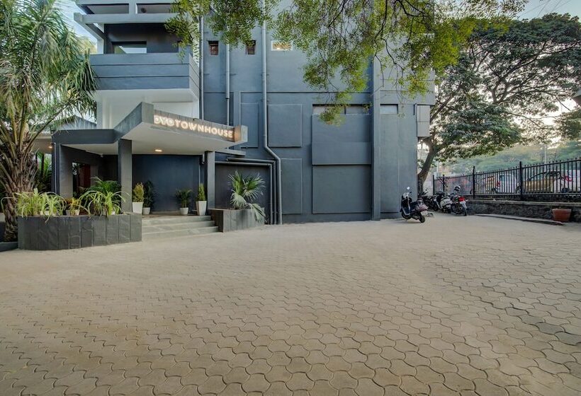 בית מלון כפרי Oyo Townhouse 073 Swargate