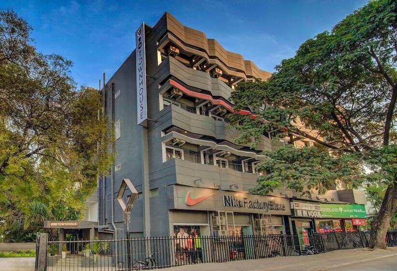 בית מלון כפרי Oyo Townhouse 073 Swargate