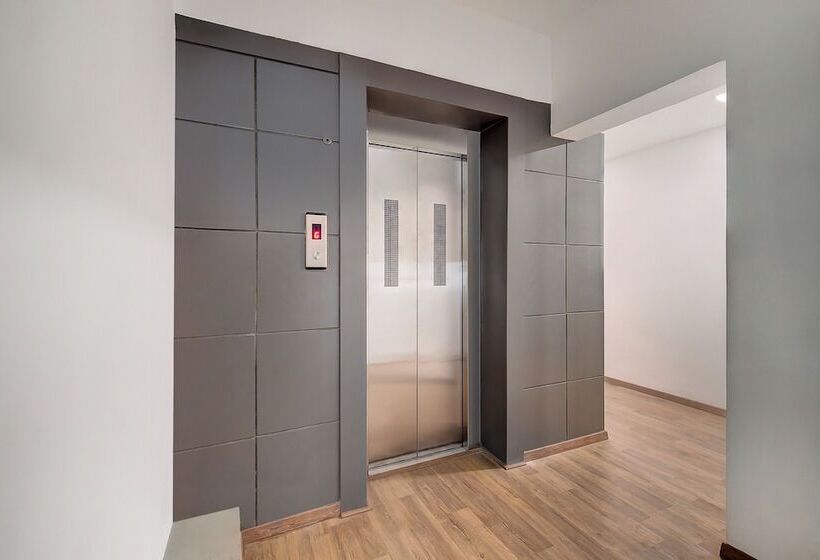 בית מלון כפרי Oyo Townhouse 073 Swargate