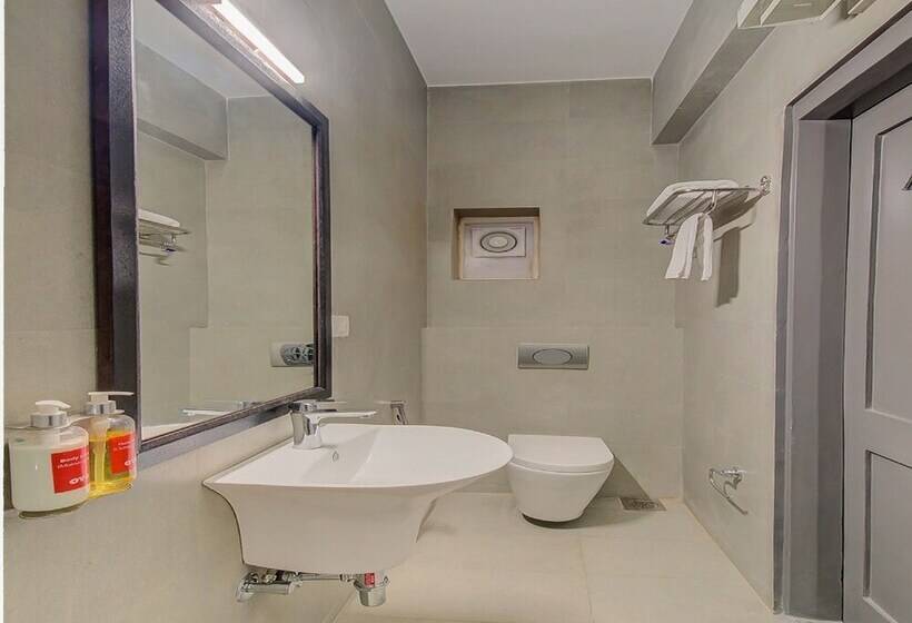 בית מלון כפרי Oyo Townhouse 073 Swargate