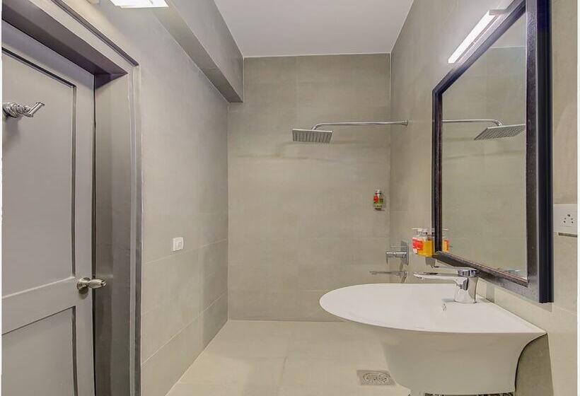 בית מלון כפרי Oyo Townhouse 073 Swargate