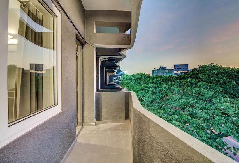 בית מלון כפרי Oyo Townhouse 073 Swargate