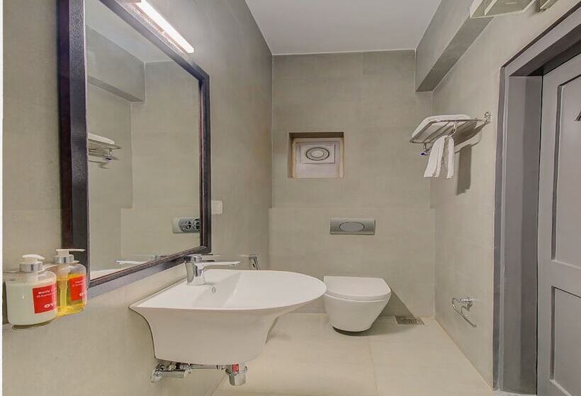 בית מלון כפרי Oyo Townhouse 073 Swargate