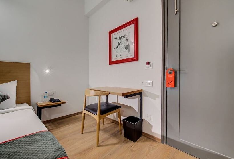 בית מלון כפרי Oyo Townhouse 073 Swargate