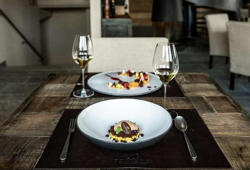 Отель Sunny Valley Mountain Lodge