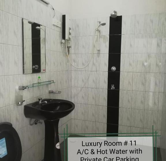 פנסיון Thilini Tour Inn