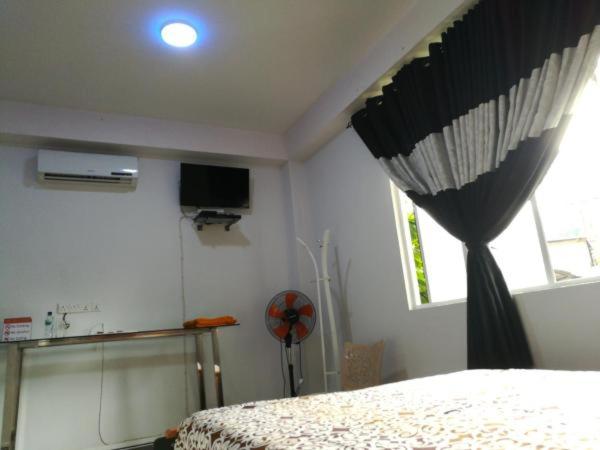 פנסיון Thilini Tour Inn