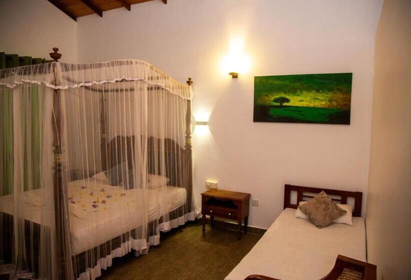 Bed and Breakfast Laluna Eco Resort Pvt Ltd