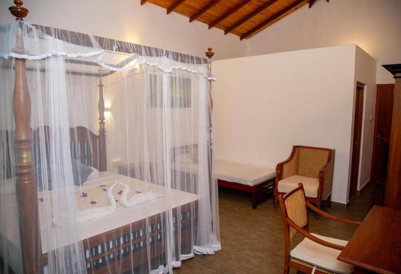 Bed and Breakfast Laluna Eco Resort Pvt Ltd