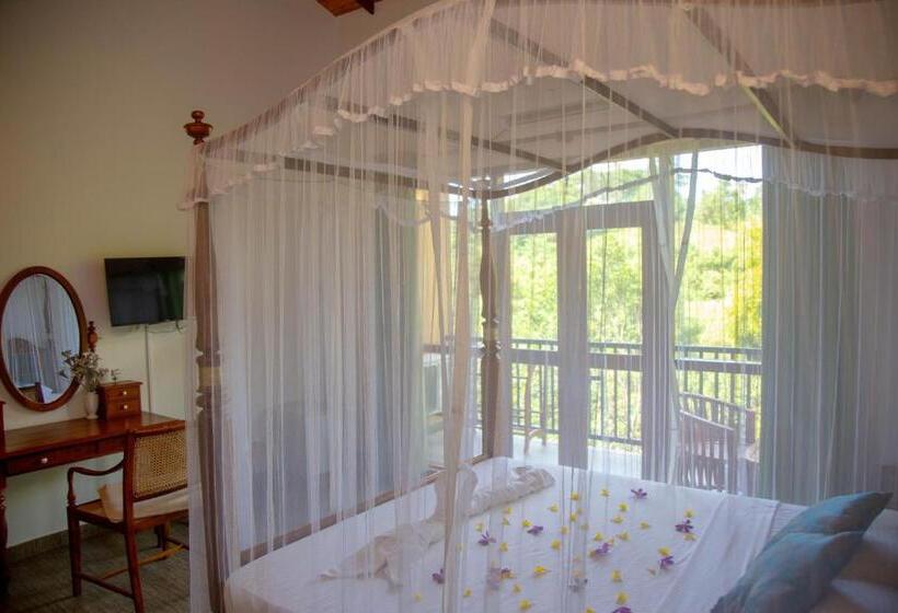 Bed and Breakfast Laluna Eco Resort Pvt Ltd