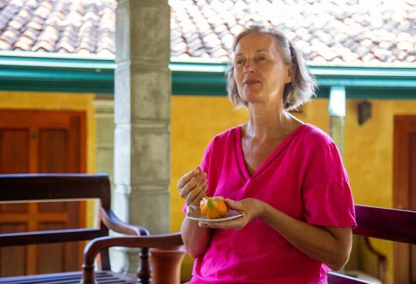 Bed and Breakfast Laluna Eco Resort Pvt Ltd