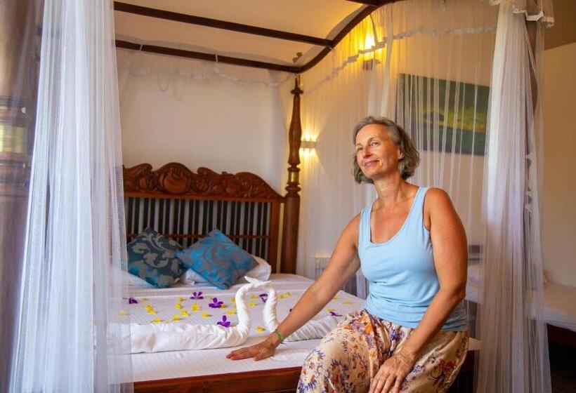 Bed and Breakfast Laluna Eco Resort Pvt Ltd